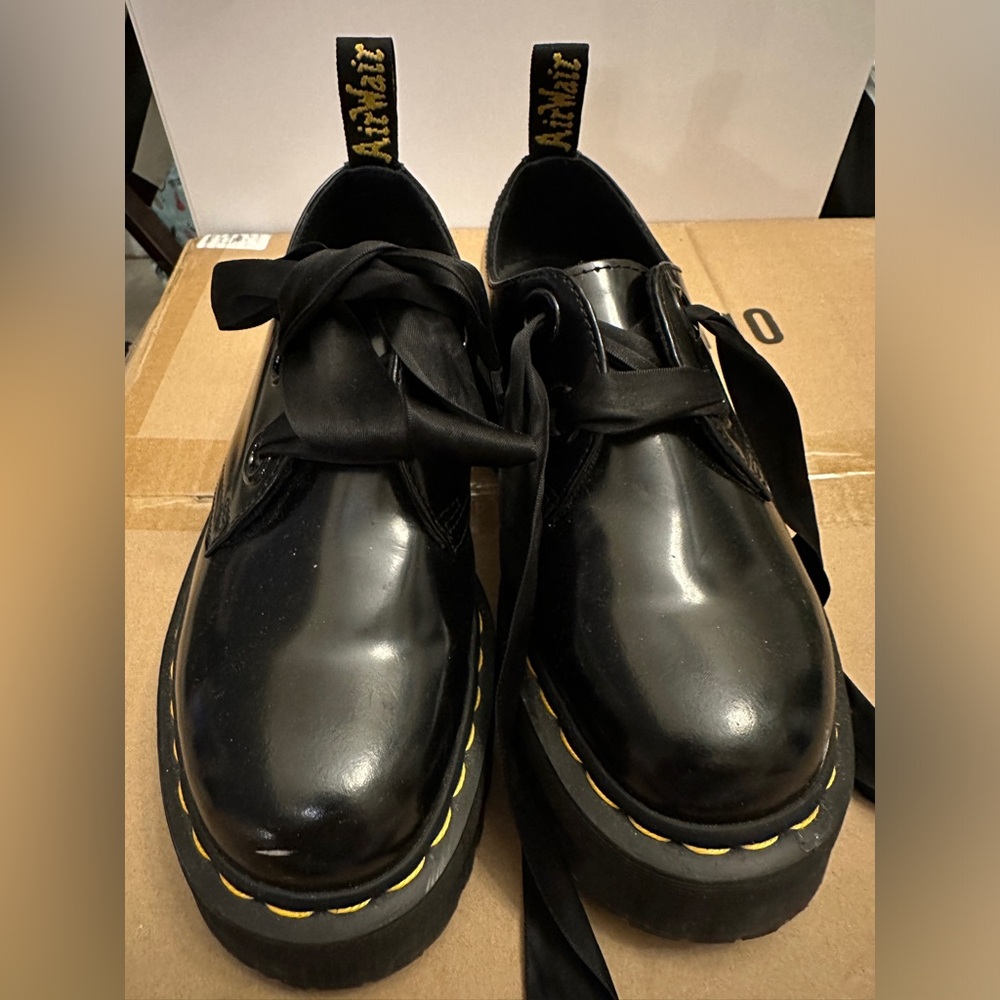 Doc Doctor Dr. Martens Holly Quad Retro Used but great condition. Satin laces
